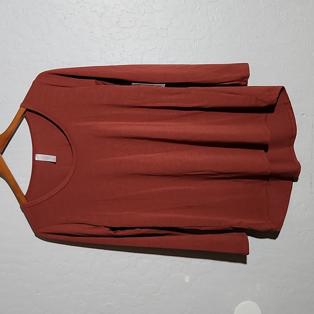 LULAROE LLR Lynnae High Low Shirt Small